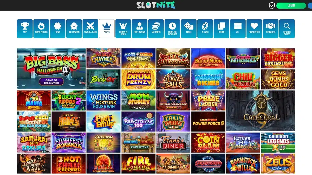 Saubere Slotnite Casino Lobby mit Spielkategorien und Slots